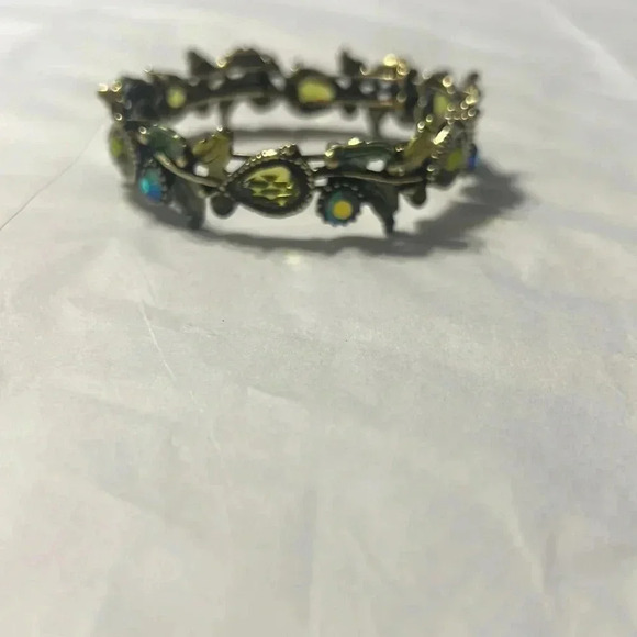 Emerald green wristlet - jewels and gems in a beautiful green color - Picture 1 of 3